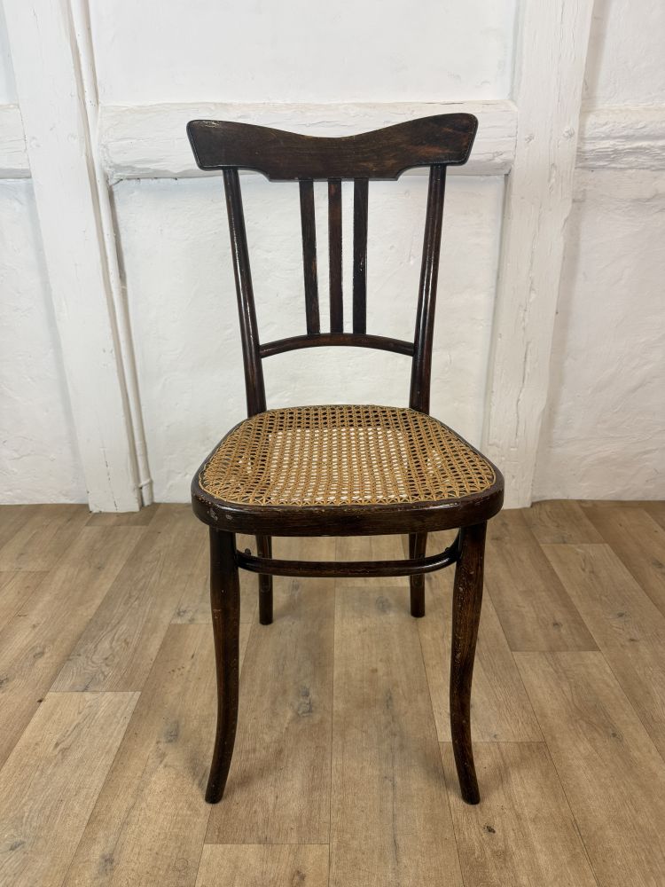 Antiker Kaffeehausstuhl mit Wiener Geflecht um 1900