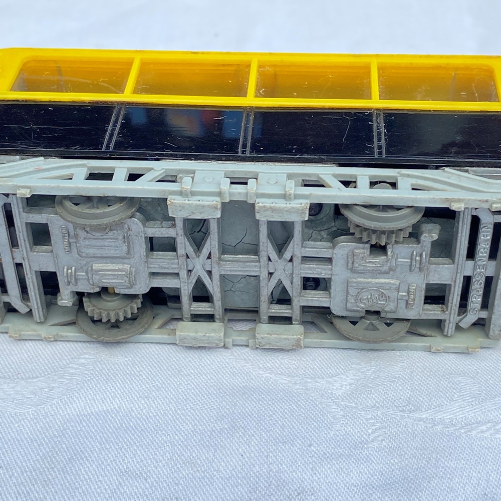 SIKU V-Serie Plastik V40 Strassenbahn gelb/schwarz/grau 1950er Jahre gebraucht