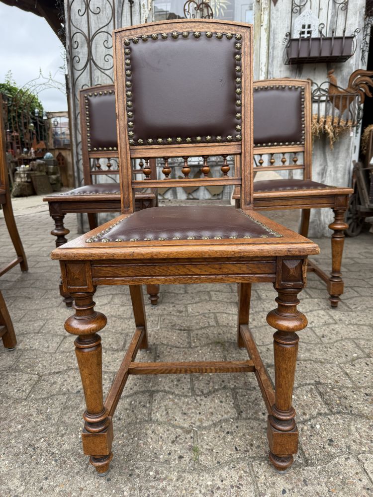 7er-Satz Gründerzeit-Stühle aus Eiche mit Lederbezug – um 1890/1900