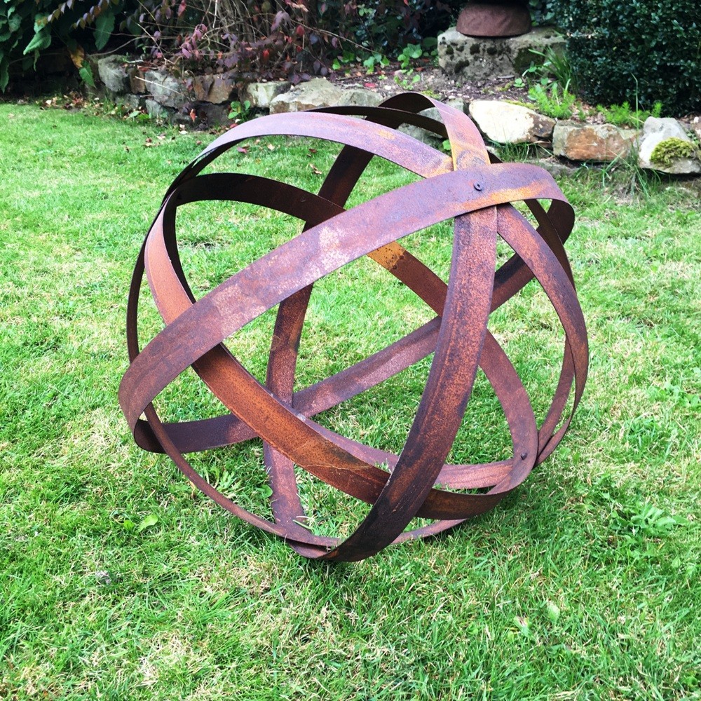 Gartenkugel aus Metallbänder