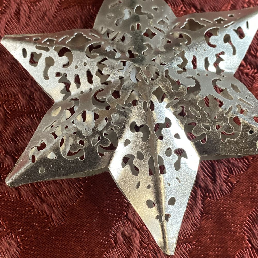 Weihnachtsbaumschmuck aus Metall / Stern durchbrochen von Hand gearbeitet
