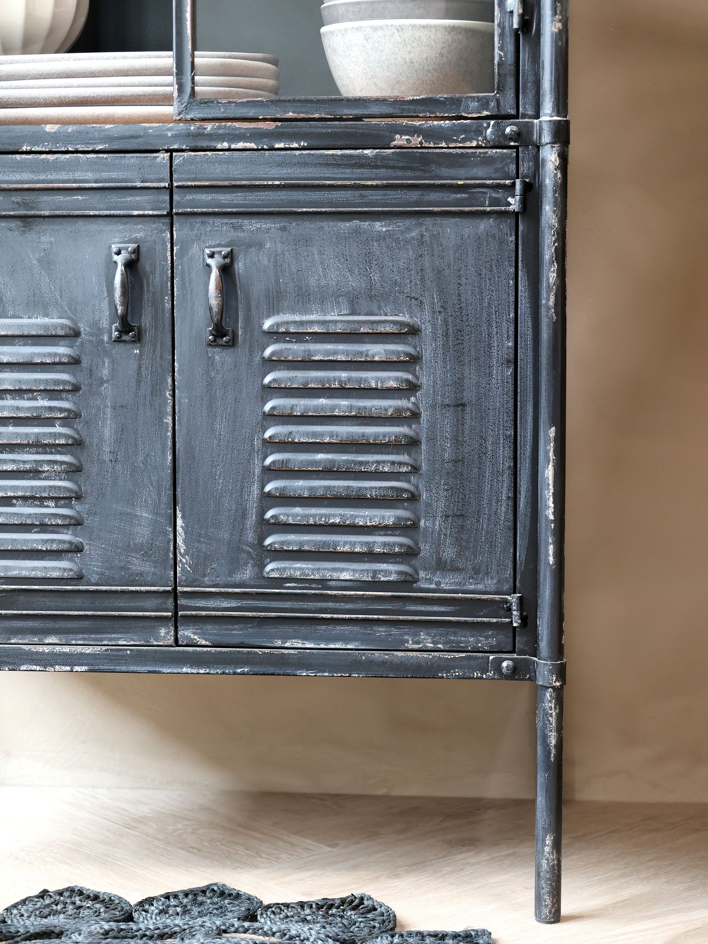 Chic Antique Factory Vitrinenschrank mit Glastüren – Industrial Vintage Schwarz