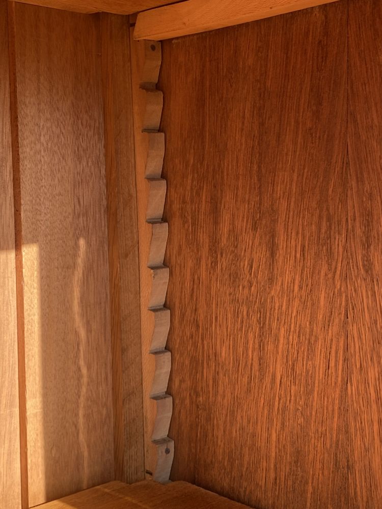 Vitrinenschrank aus Frankreich / antik / Nussbaum mit Einlegearbeiten