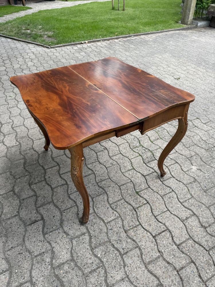 Antiker Spieltisch Louis Philippe um 1870 – Mahagoni, ausziehbar mit Klappplatte