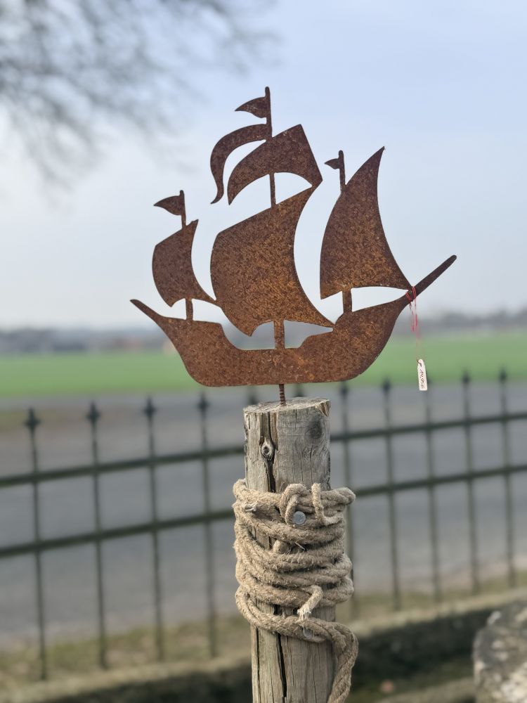 Gartenstecker „Segelschiff Rost“ – maritimes Eisenboot zum Einschrauben