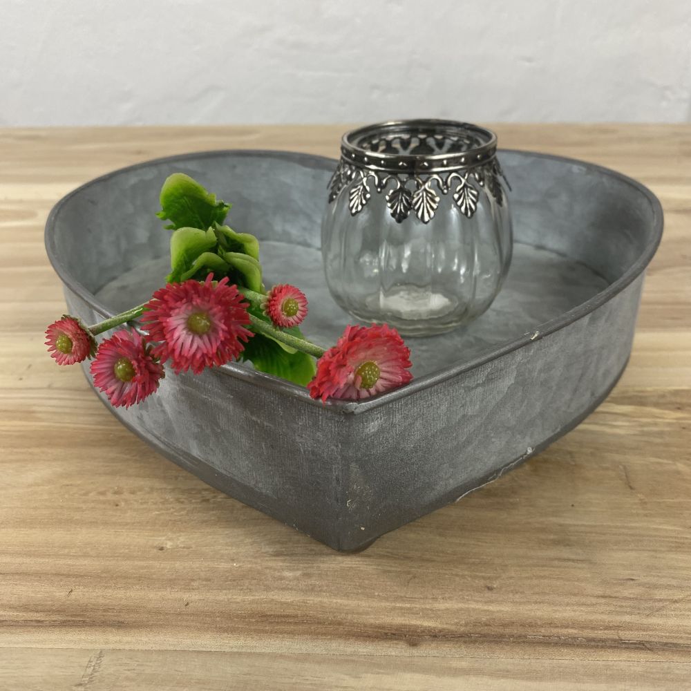 Herzschale / Tablett / Pflanzschale aus Zinkblech