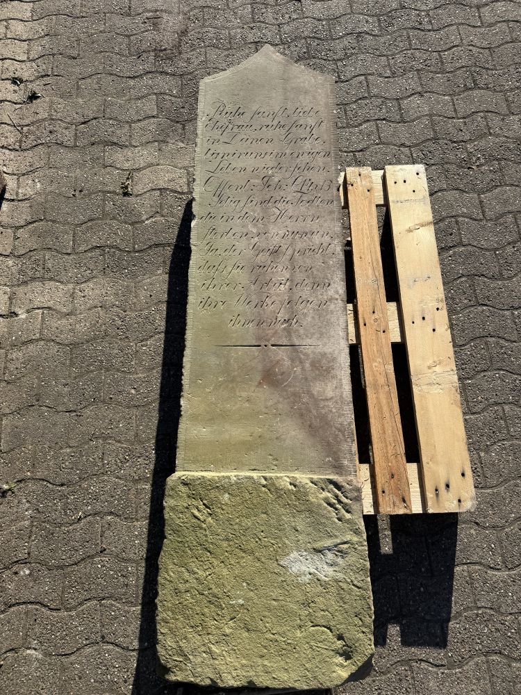 Antiker historischer Grabstein aus Sandstein um 1840/50 – außergewöhnliches Unikat