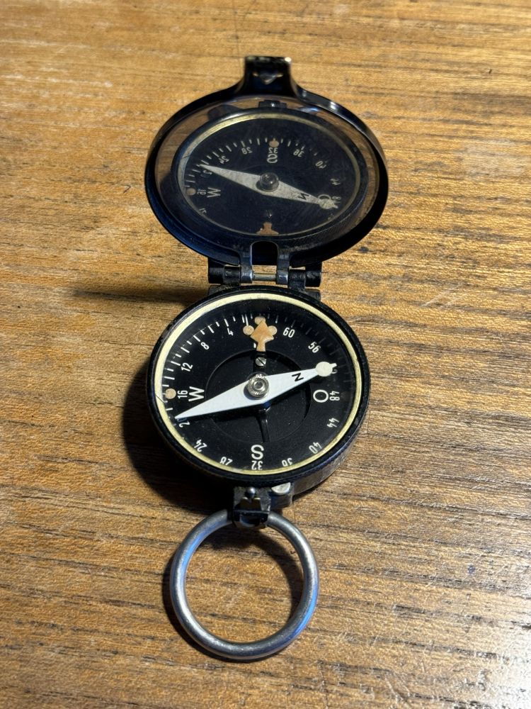 R. Fuess Berlin Marschkompass – Historischer Militärkompass WK2 Vintage