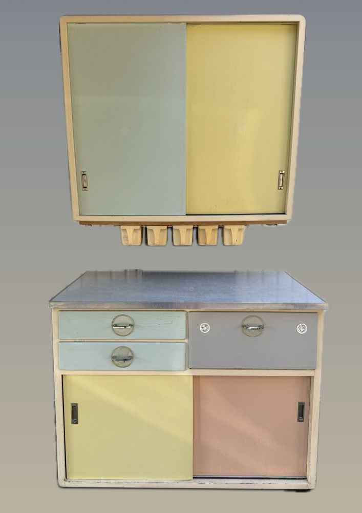 Bunter Küchenschrank aus den 60er Jahren – zweiteilig & original erhalten