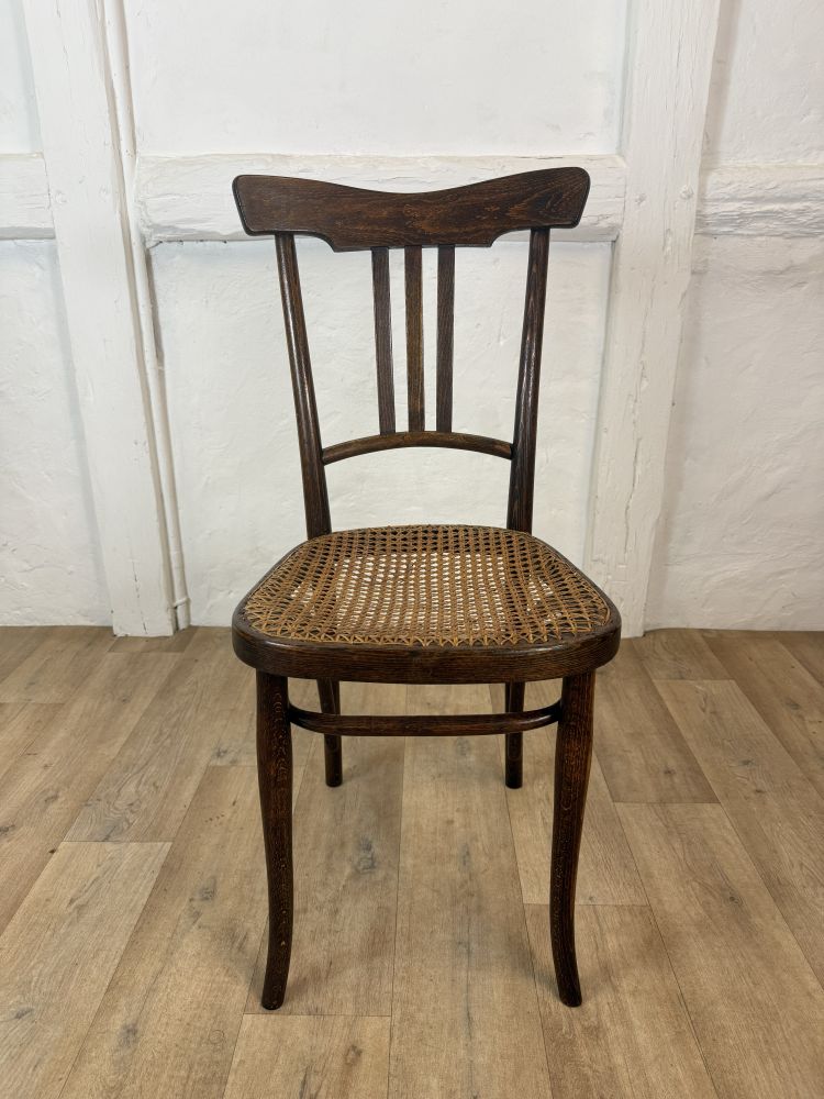 Antiker Kaffeehausstuhl mit Geflecht um 1900
