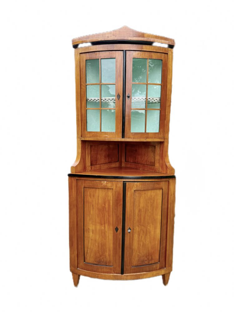 Antiker Biedermeier Eckschrank – Kirschbaumfurnier auf Weichholz, unrestauriert mit Charakter