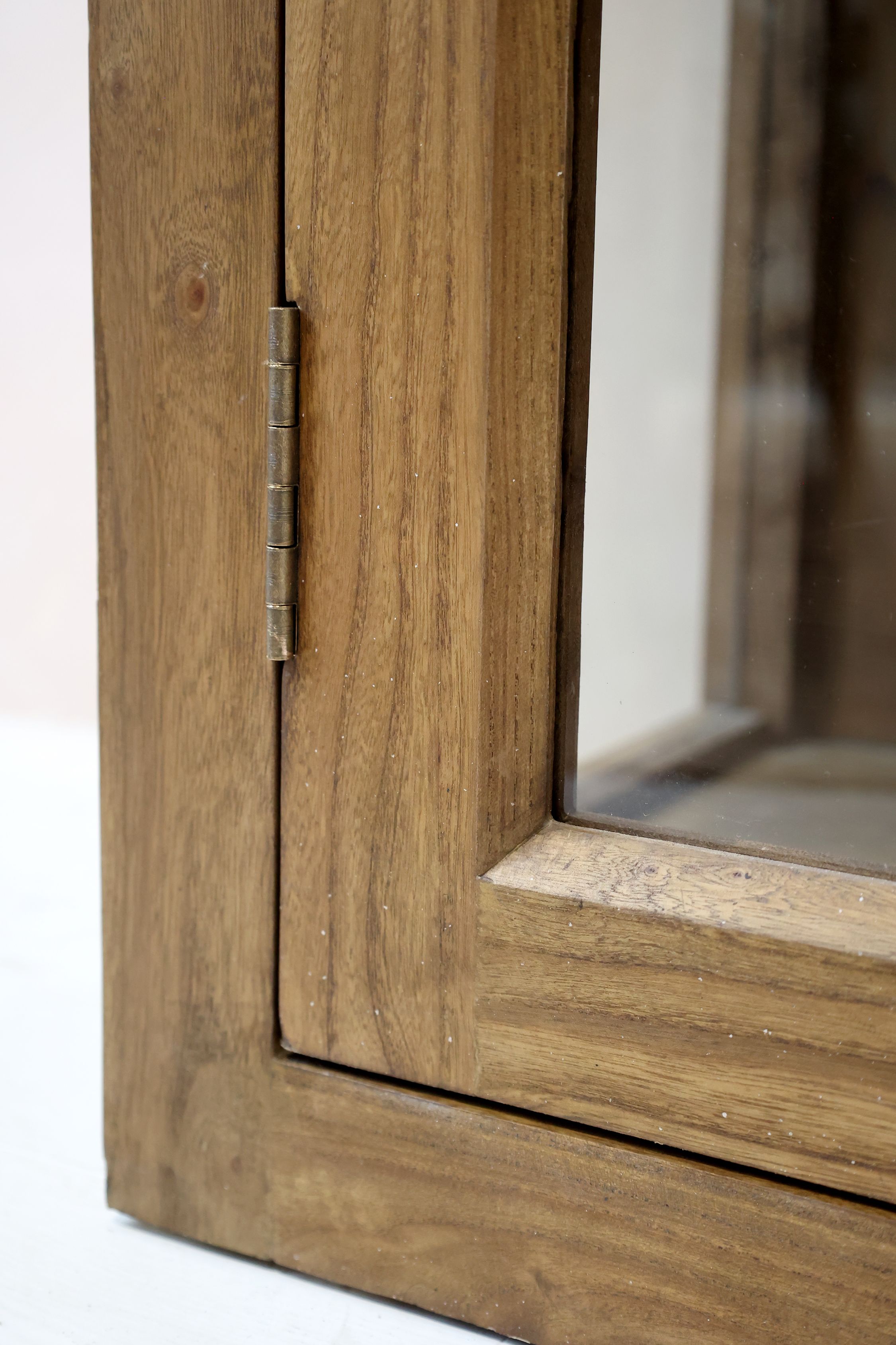 Marseille Vitrinenschrank – Chic Antique Dänemark, Ulmenholz Natur