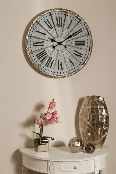 Wanduhr Walerian aus Metall