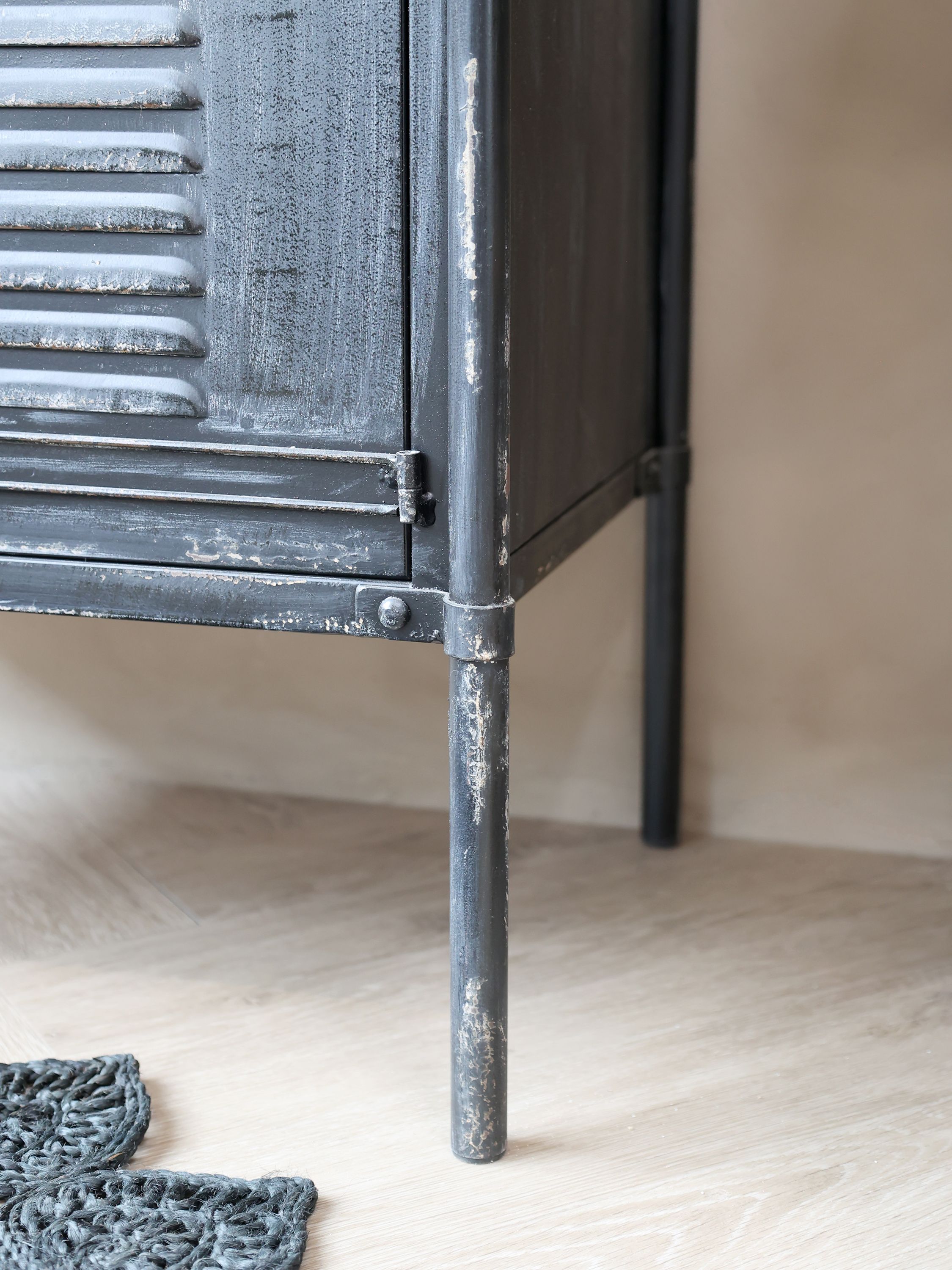 Chic Antique Factory Vitrinenschrank mit Glastüren – Industrial Vintage Schwarz