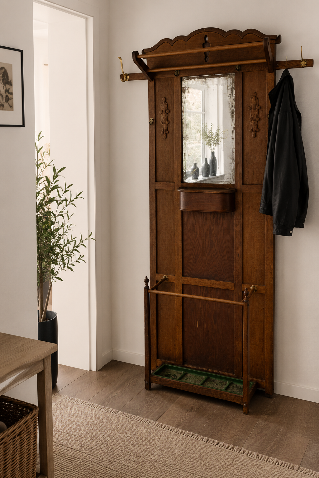 Antike Jugendstil-Garderobe aus Eiche mit Spiegel und Schirmständer um 1920