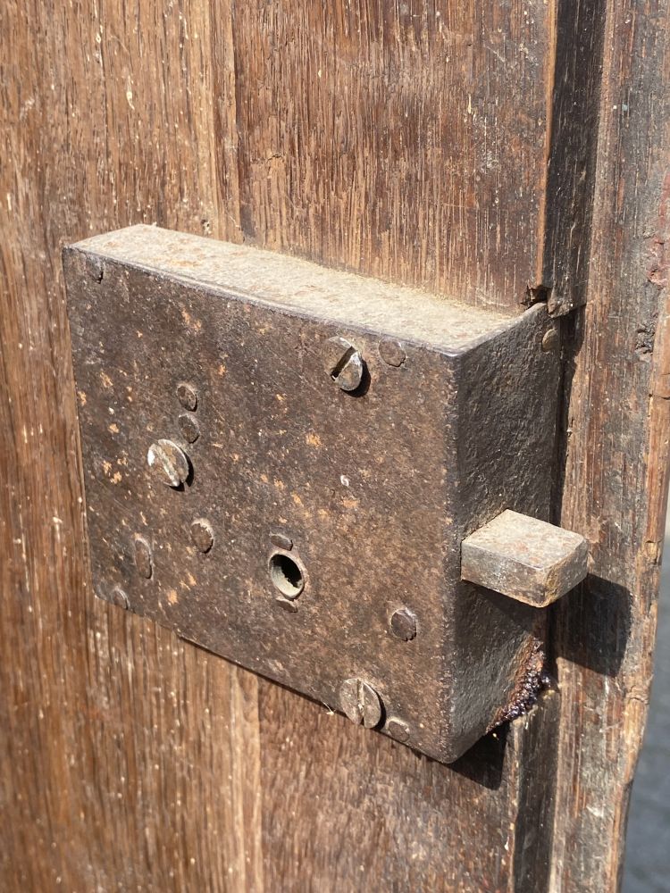 Eichenschrank / antik / unrestauriert / um 1800