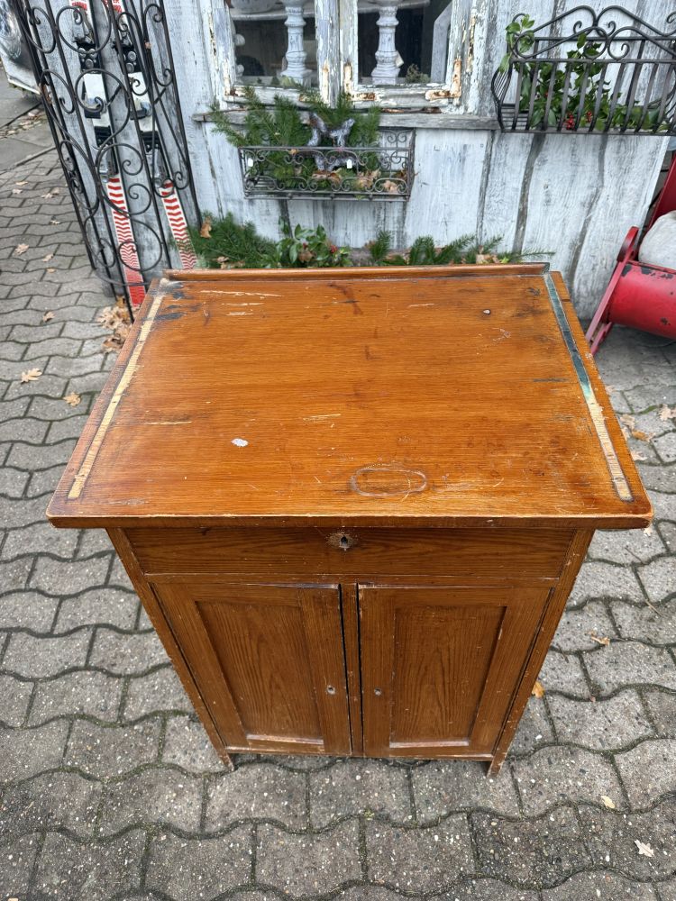 Kleines Schränkchen um 1920 – Weichholz