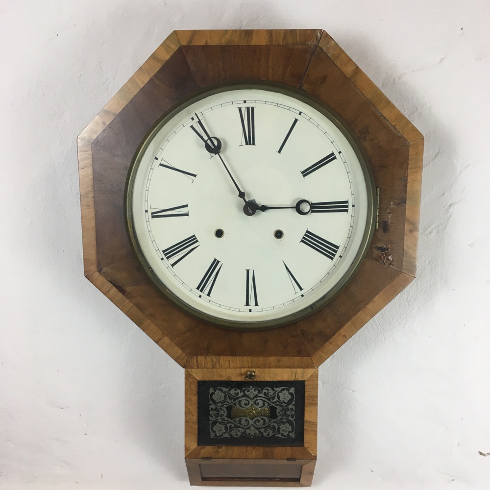 antike Wanduhr von der Firma Junghans