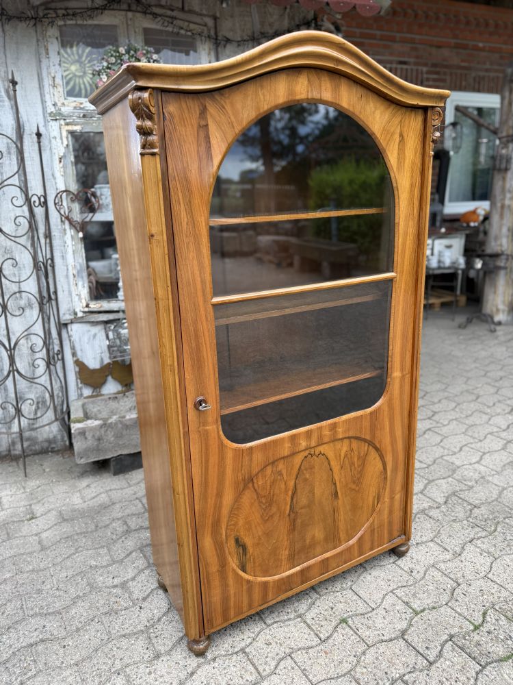 Kleine eintürige Vitrine Louis Philippe um 1860–1870 – Nussbaumfurnier