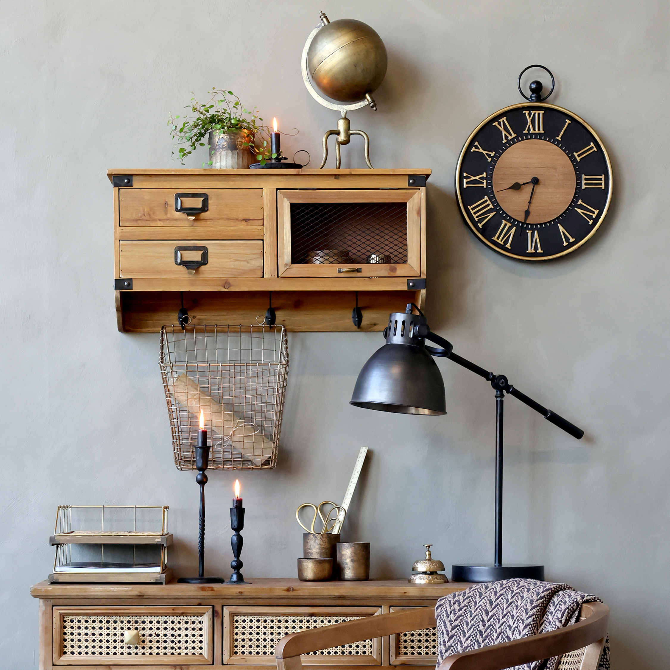 Wandregal im Landhausstil mit 2 Schubladen und 3 Haken von Chic Antique – praktische Vintage-Eleganz für dein Zuhause
