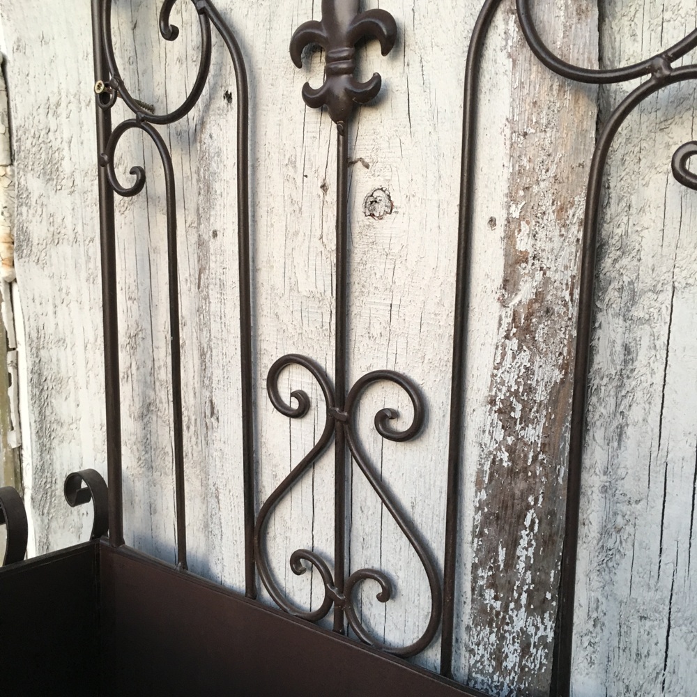Wandkorb/Blumenkasten aus Metall mit Blecheinsatz