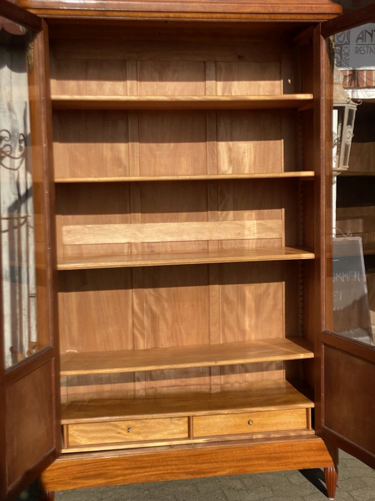 Vitrinenschrank aus Frankreich / antik / Nussbaum mit Einlegearbeiten