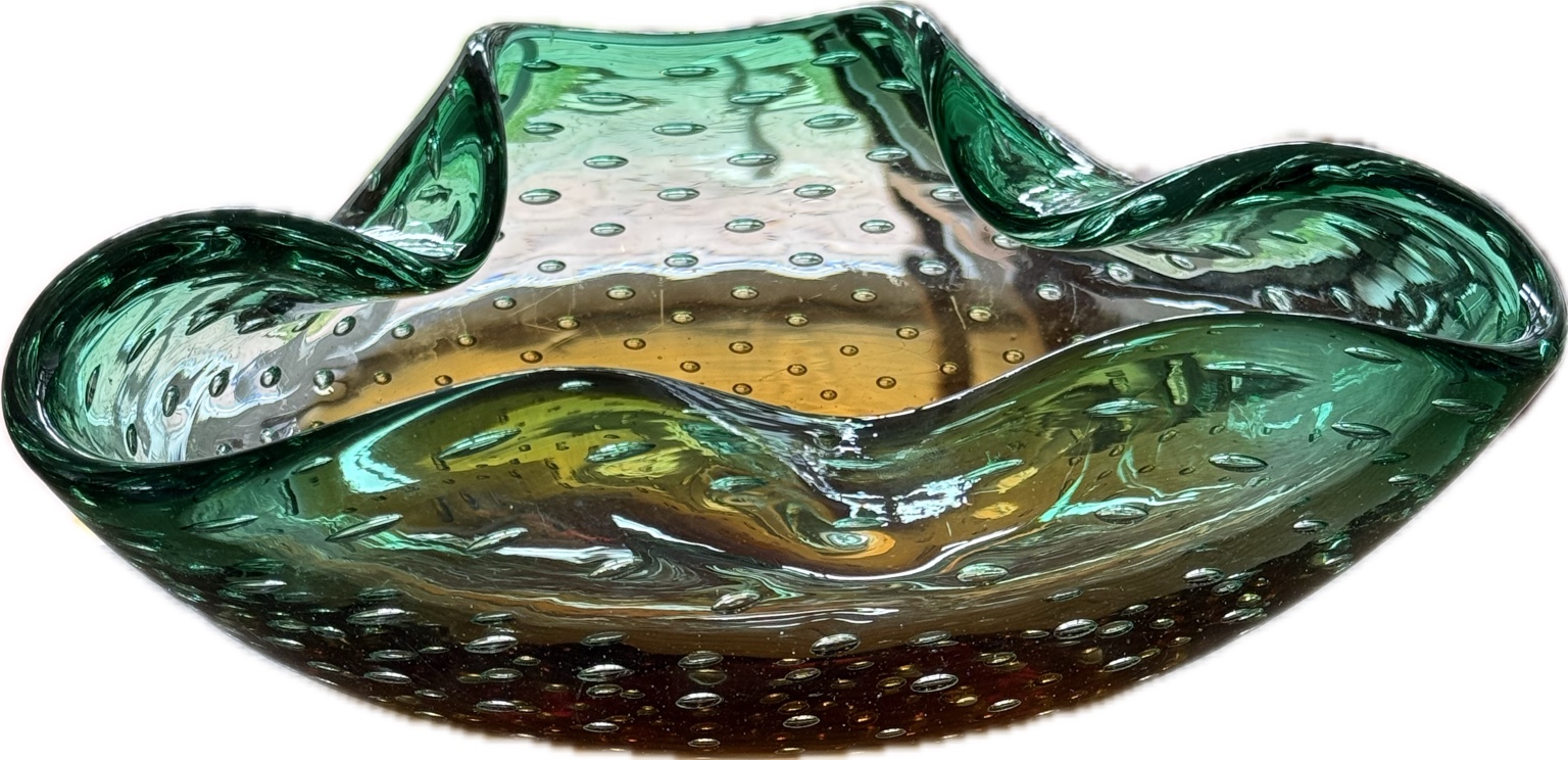 Original Murano-Glasschale Bullicante – Grünes Überfangglas mit Bernstein – Mid-Century Design 24 cm