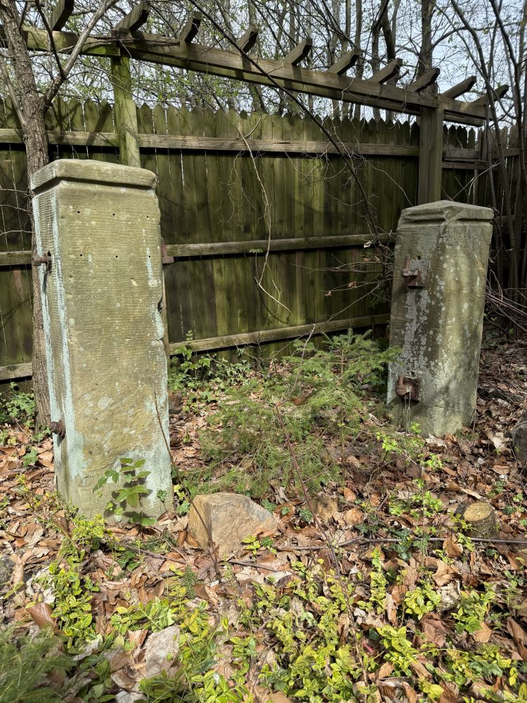Paar antike historische Einfahrtspfosten aus Sandstein – ca. 200 Jahre alt