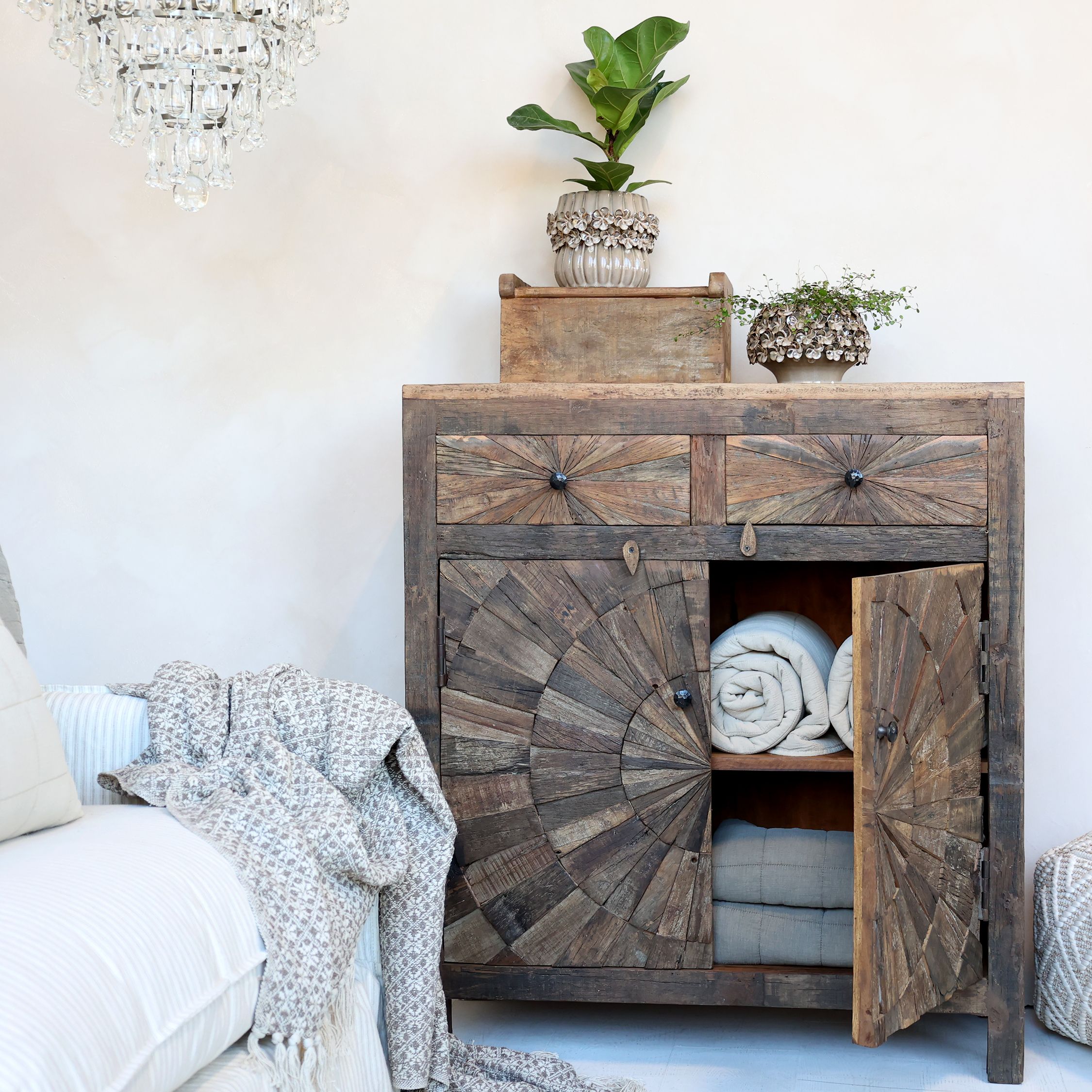 Chic Antique Grimaud Schrank mit Türen und Schubladen – Unikat aus Recyclingholz