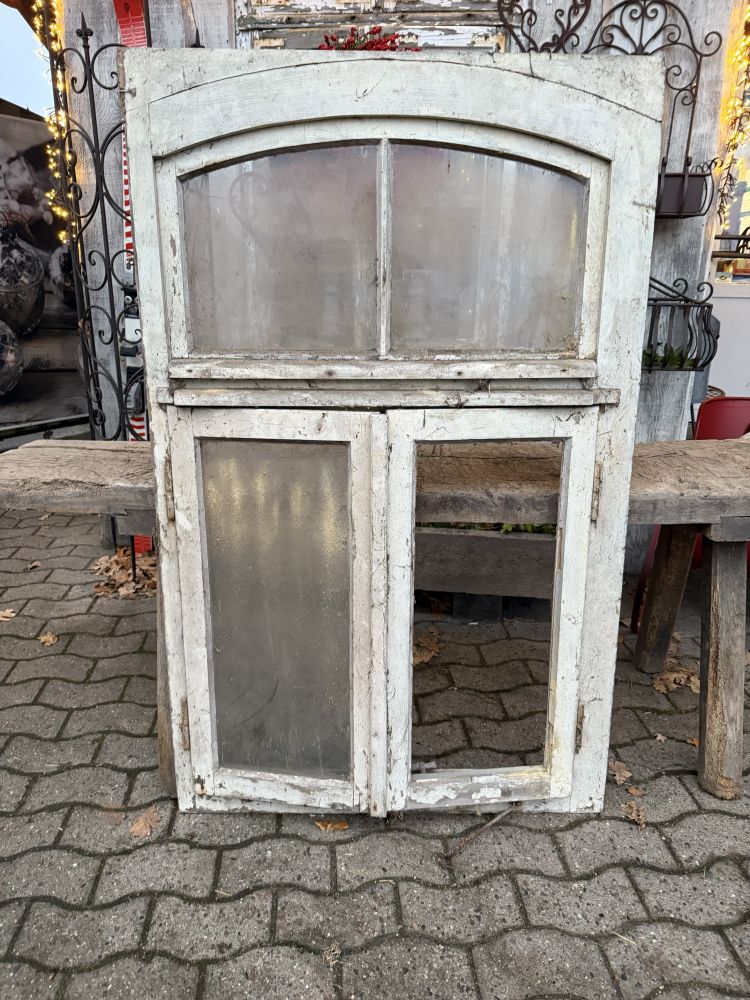 Antikes Fenster mit Rahmen – zweiflügelig – Weichholz
