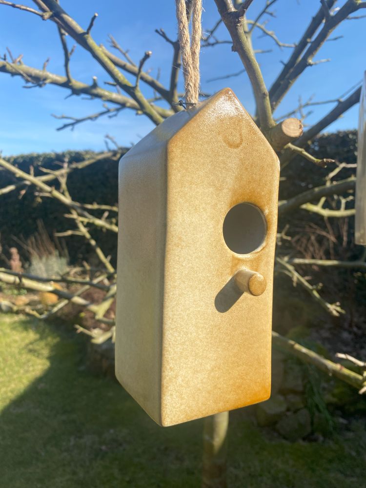 Vogelhäuschen aus Keramik / beige-natur
