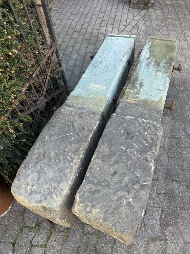 Paar antike historische Einfahrtspfosten aus Sandstein – ca. 200 Jahre alt