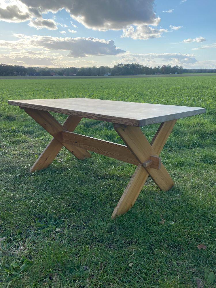 Massiver Tisch aus Weichholz / komplett zerlegbar/ 150 x 90 cm