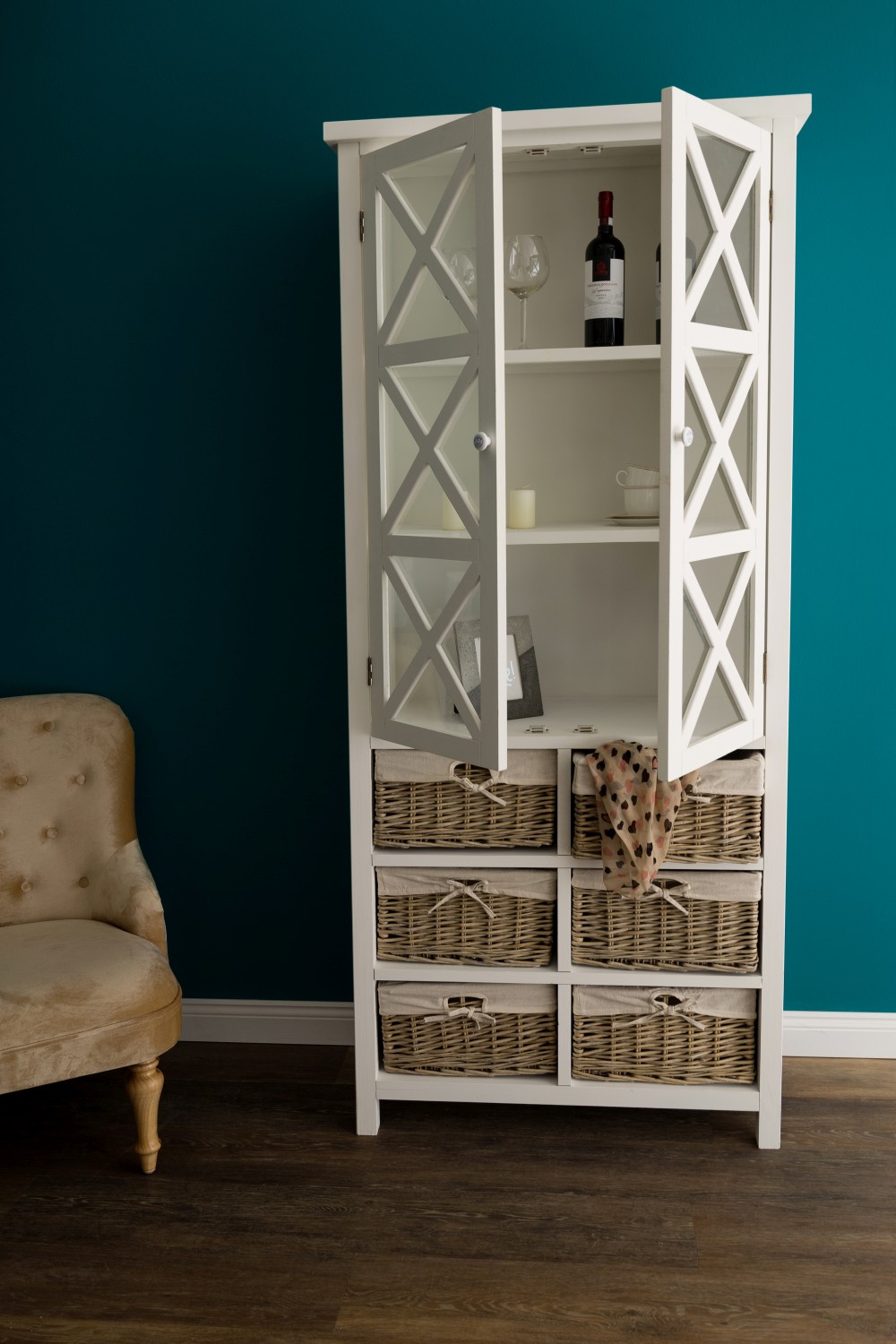 Vitrine Marina, mit Rattan Körben